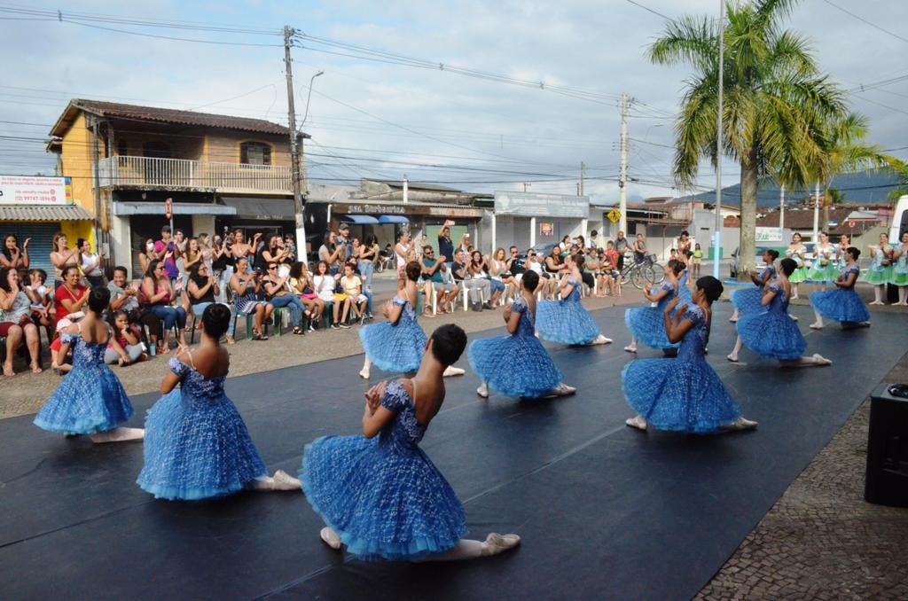 Escola de Bailados – De Ponta a Ponto no bairro Travessão (JC Curtis)